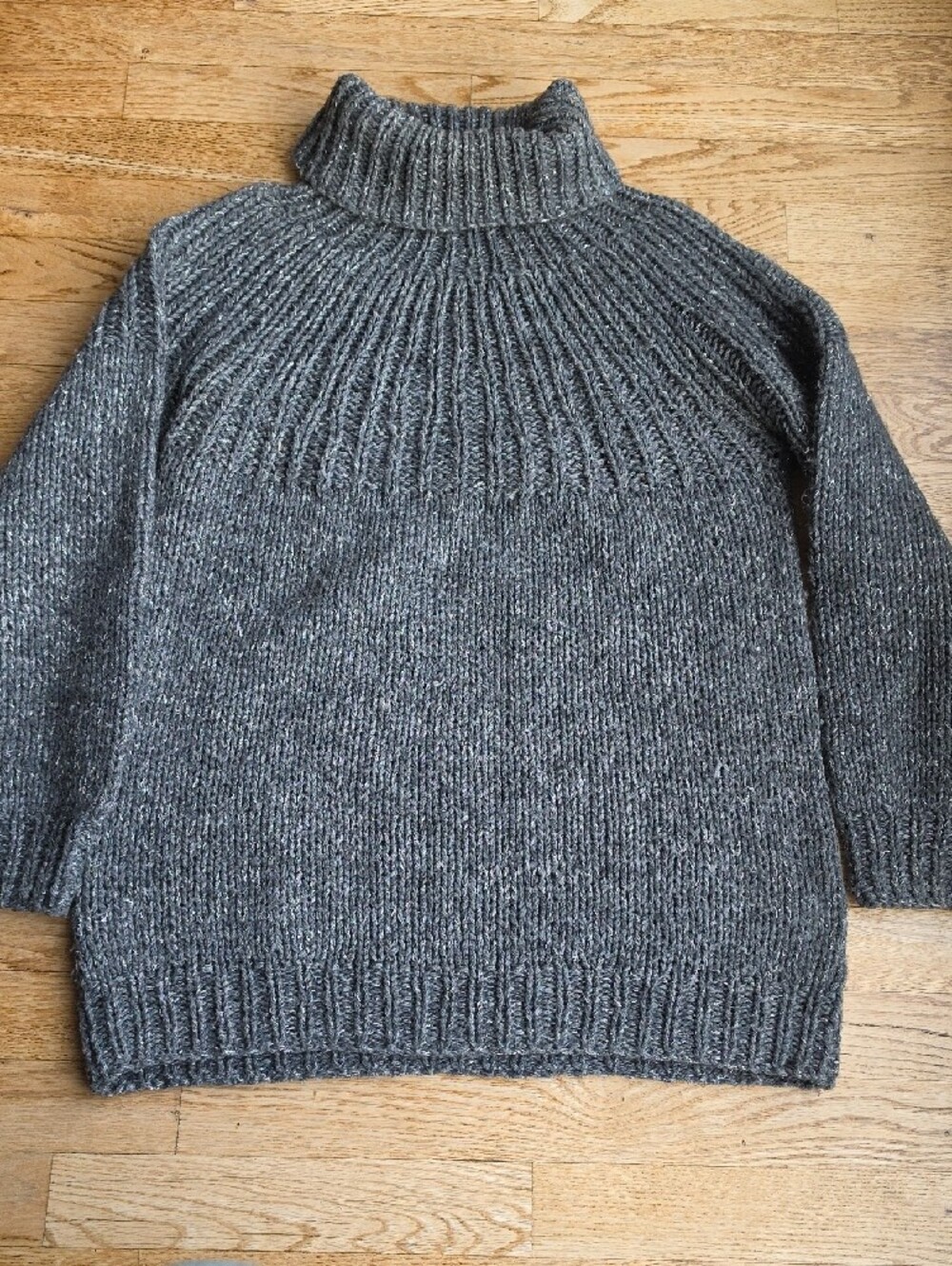 (M) Chunky Grey Turtleneck Pullover Sweater Metallic Accents Y2K Cozy Cabincore - Picture 6 of 6